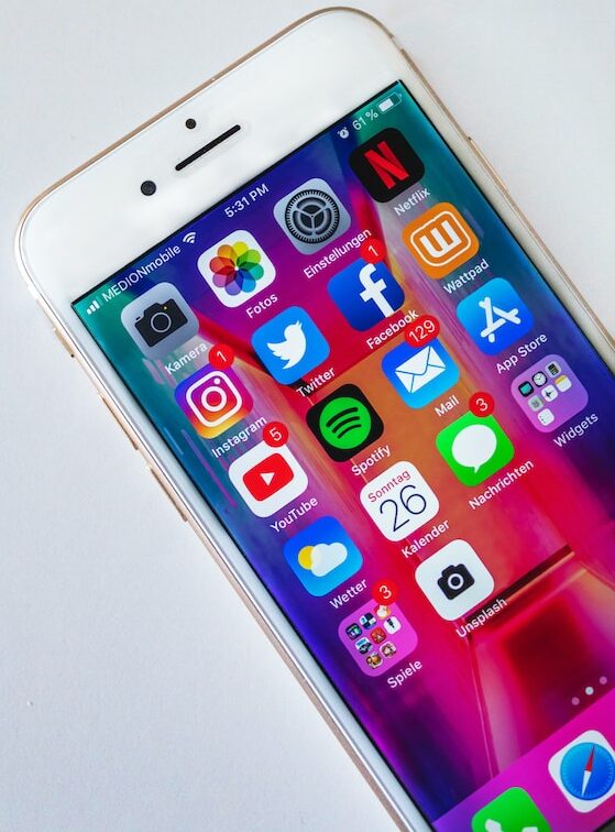 Redacción de correos electrónicos y redes sociales